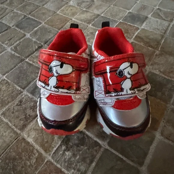 Snoopy light up shoes - Picture 7 of 8